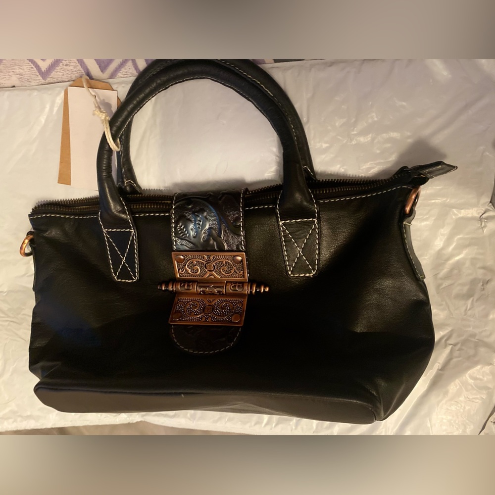 “FIRENZE BELLA” NWOT Italian leather handbag with RFID chip pocket.